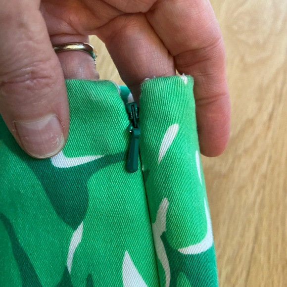 MICHAEL Michael Kors Sz 8  Green/White Flat Front Pants w Banana Leaf Print - Picture 7 of 10